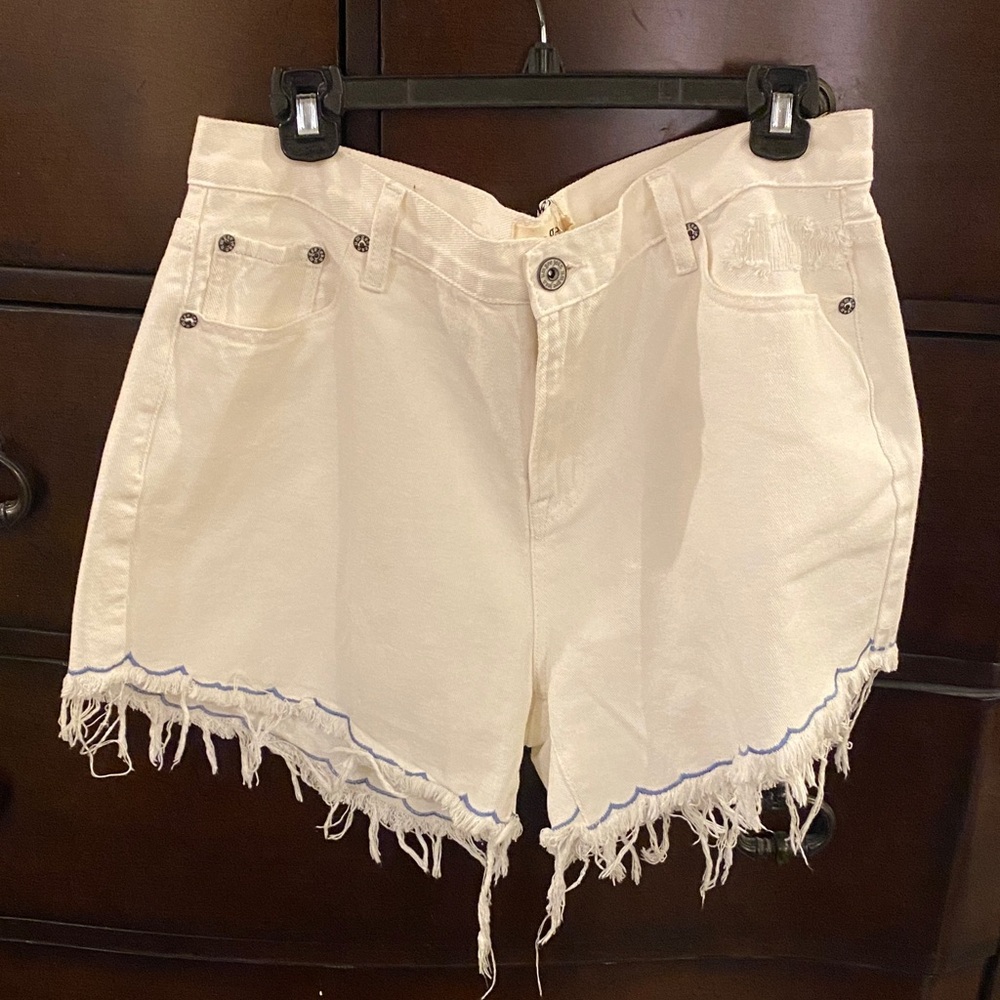Umgee White denim shorts